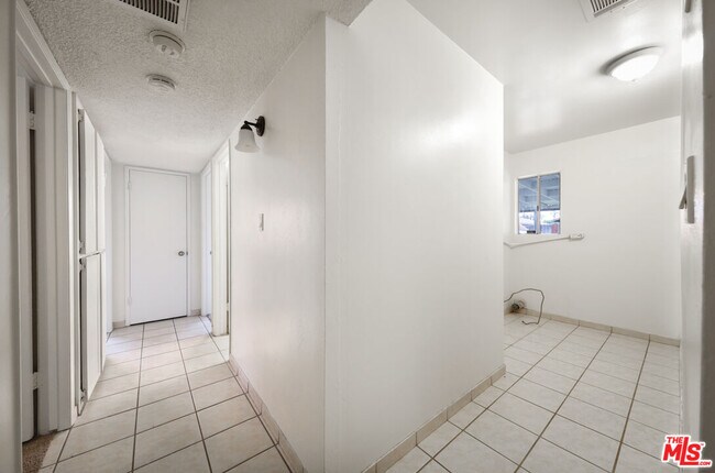 Foto del edificio - 1040 Iris St