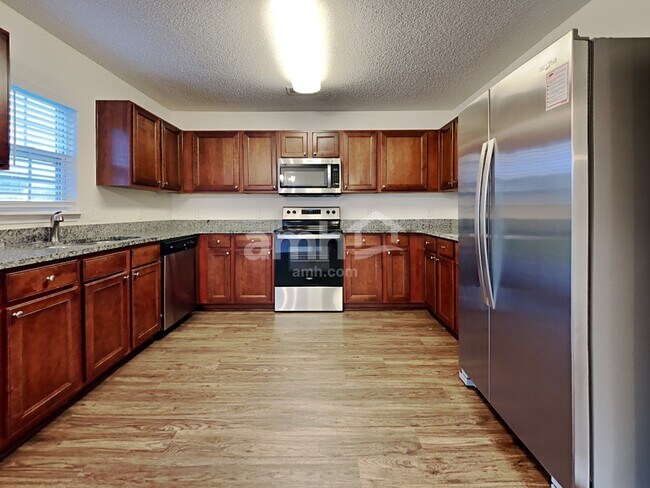 Building Photo - 303 Waylon Dr