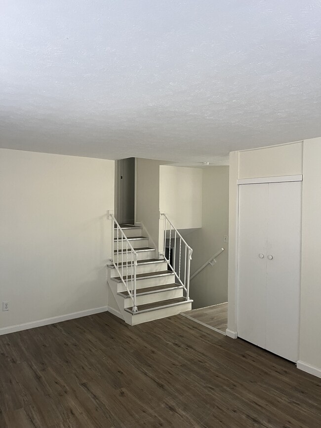 Building Photo - 2137 Val Vista Ct