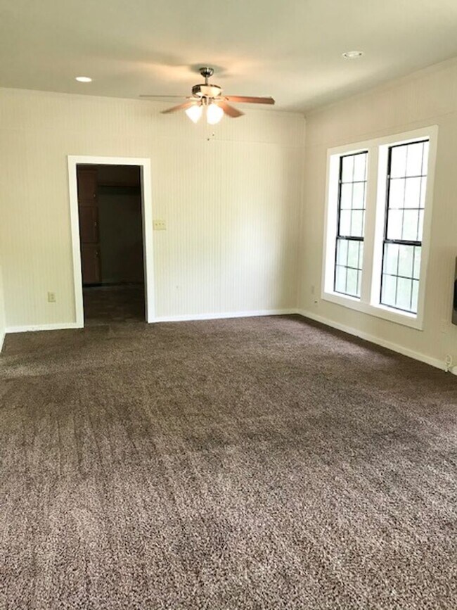 Foto del edificio - 1004 Ave F