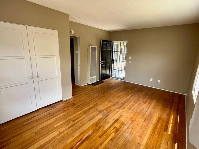Foto del edificio - Large 1 Bed/1 Bath Hillcrest