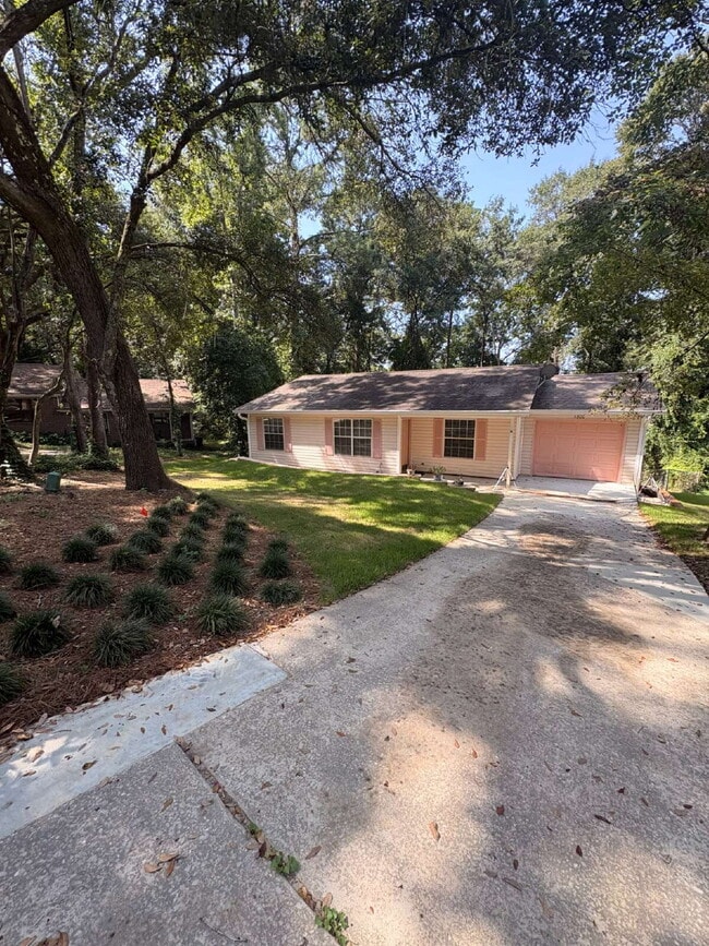 Building Photo - 4800 Leah Ln
