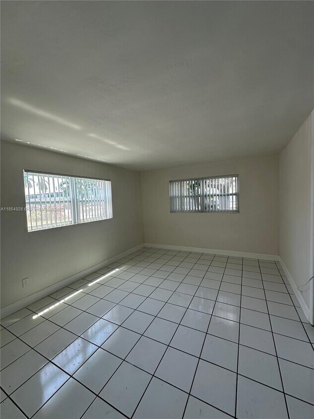 Building Photo - 941 NE 170th St