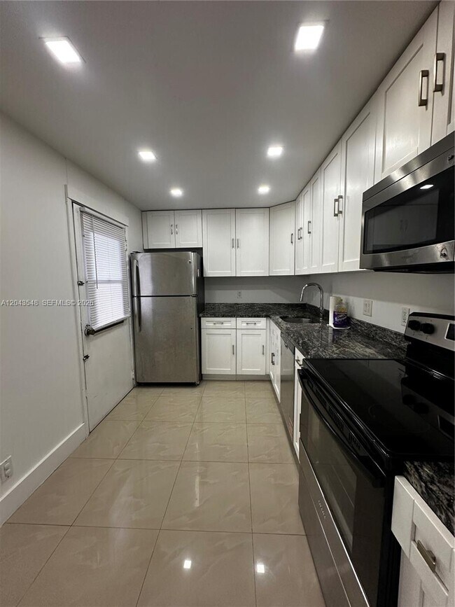 Foto del edificio - 3475 N Country Club Dr
