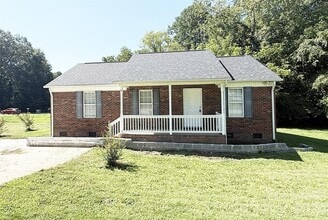 Building Photo - 527 E Carpenter St