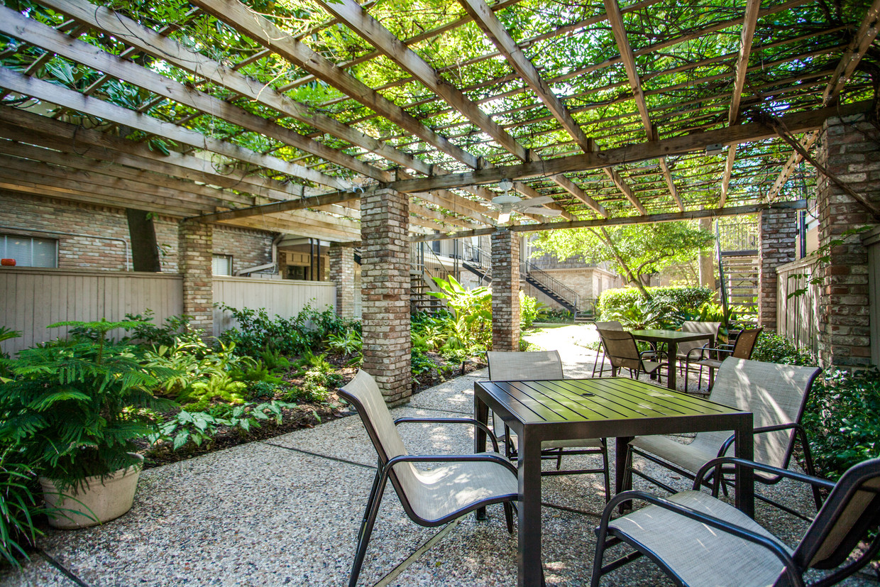 Relaxing courtyards - The Bordeaux