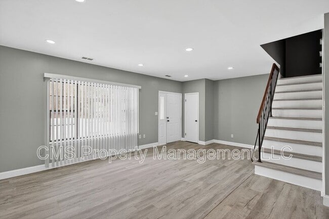 Building Photo - 1216 Thomas Ave