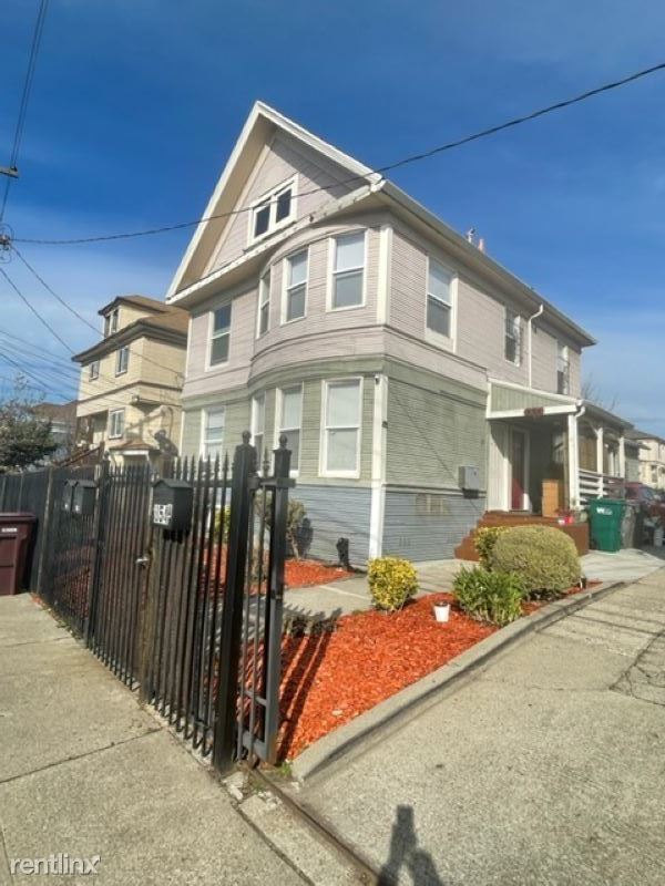 Primary Photo - 3 br, 1 bath Duplex - 854 36th St Apt C