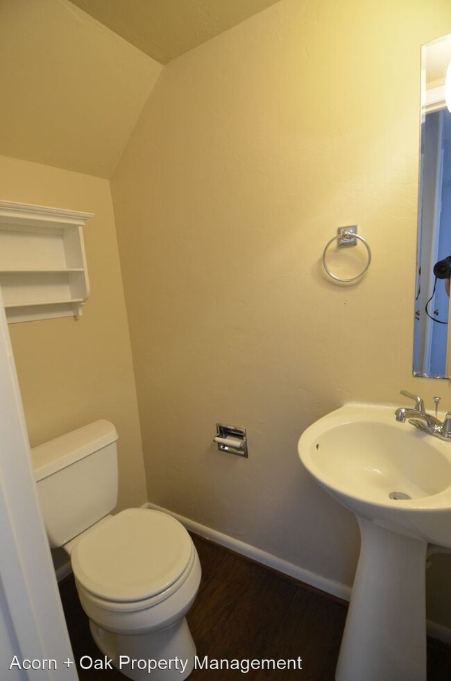 Building Photo - 3 br, 2.5 bath House - 804 Oak Tree Drive
