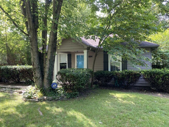 Building Photo - East Nashville Cottage!