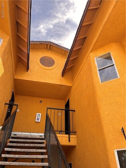 Foto del edificio - 6233 Ilanos Ln