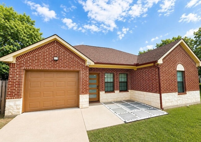 Photo - 703 Perry Avenue Unit House
