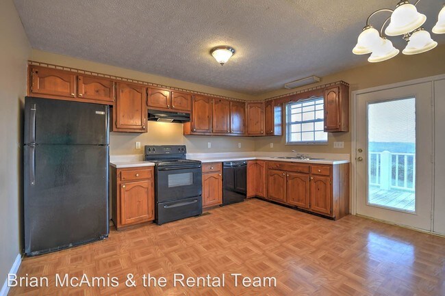Building Photo - 3 br, 2 bath House - 2055 Walter Dr
