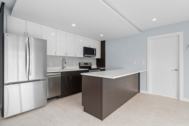 Building Photo - 3220 NE 7th Pl