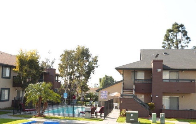 Beautiful Grounds - 615 Moss St