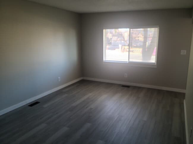 Building Photo - 4860 S 250 W