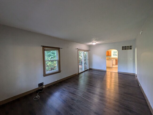 Foto del edificio - 6 Bedroom House in the York Neighborhood