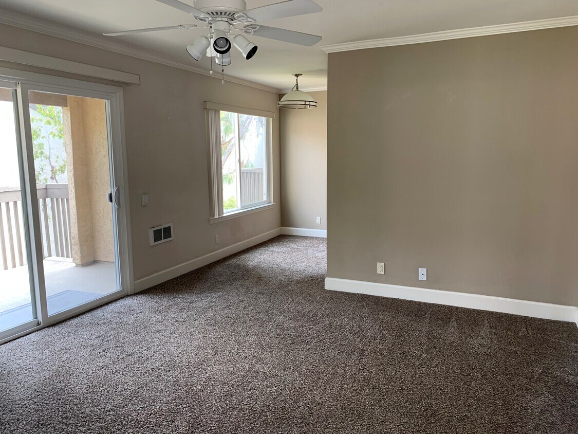 one angle of unit - 8521 Villa La Jolla Dr
