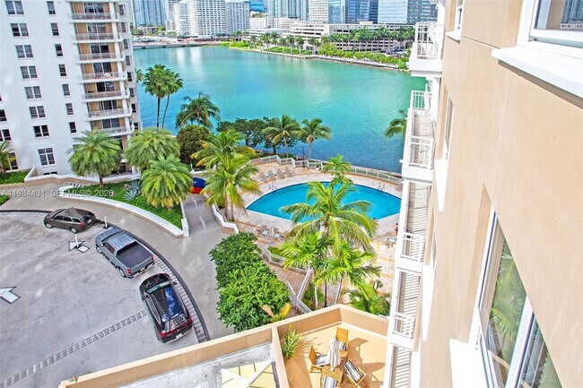 Foto del edificio - 801 Brickell Key Blvd