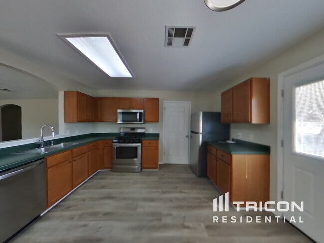 Foto del edificio - 228 Fall Creek Dr