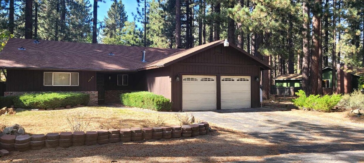 Foto principal - Fully Furnished House in South Lake Tahoe!