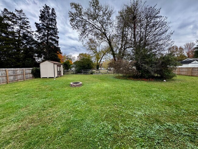 Foto del edificio - 824 Noragate Rd