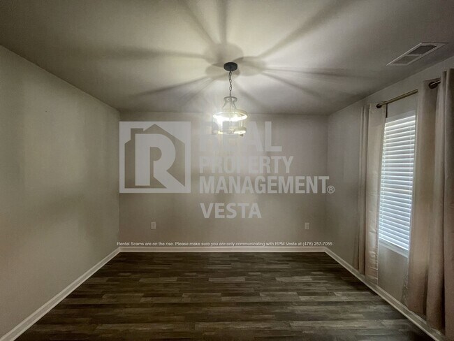 Foto del edificio - Spacious Four Bedroom Home in South Macon