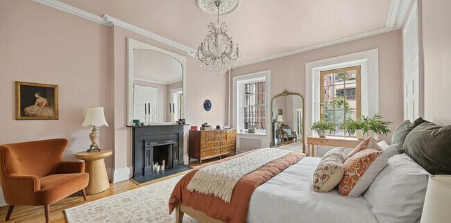 Building Photo - 3 E 9th St