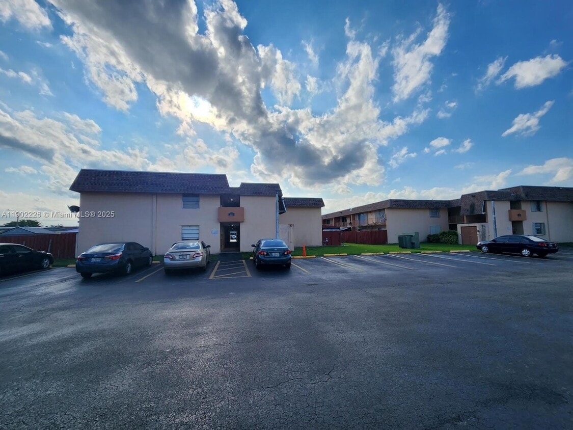 Foto principal - 870 SW 129th Pl