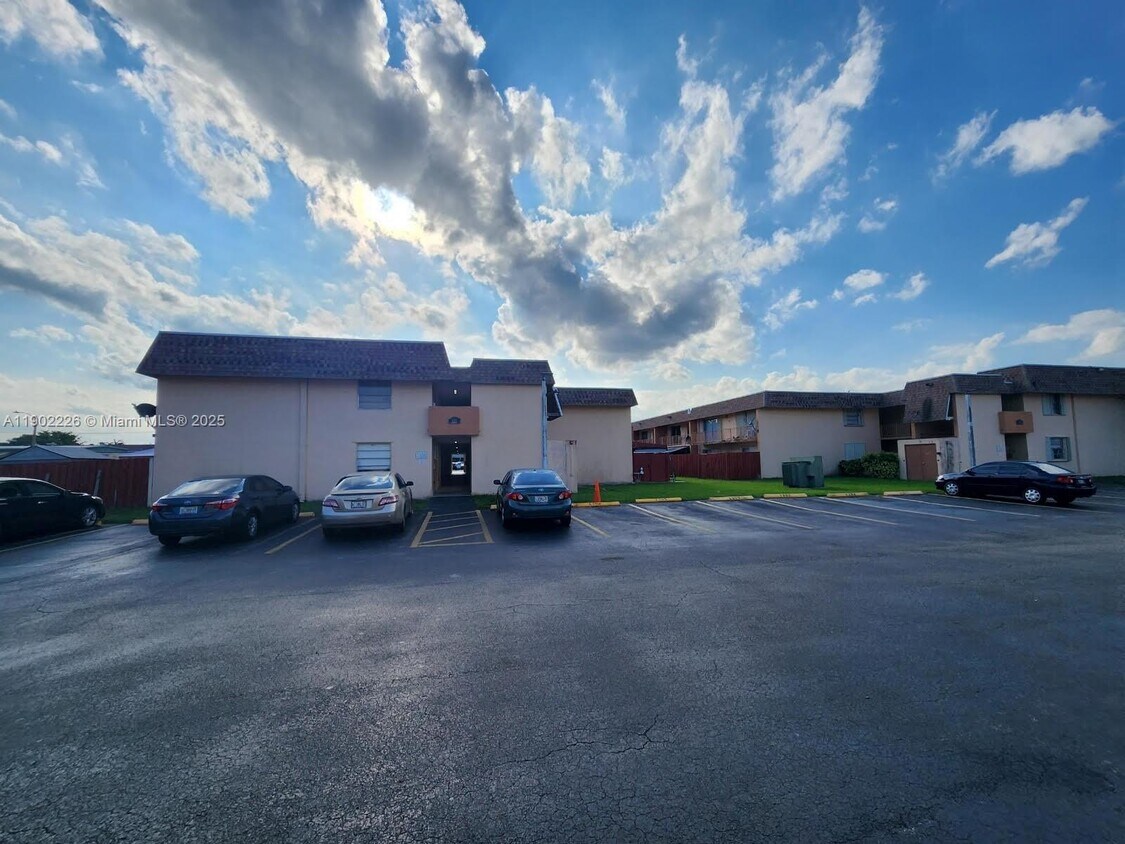 Primary Photo - 870 SW 129th Pl