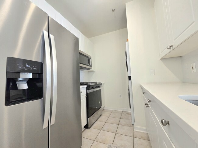 Building Photo - 2791 Centerboro Dr