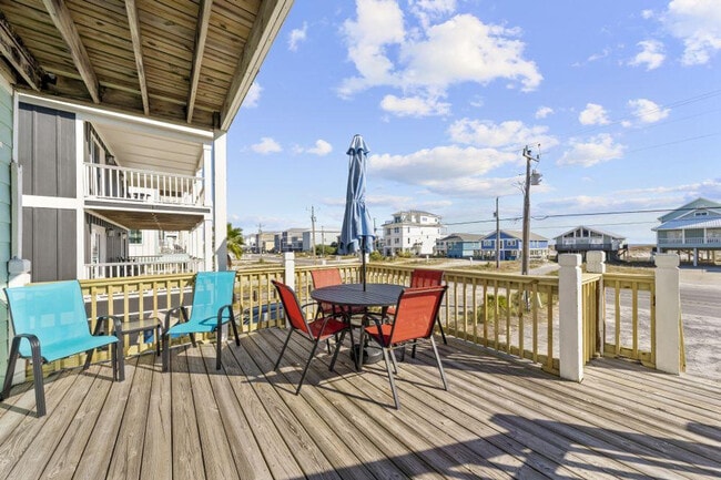 Building Photo - 1412 W Beach Blvd