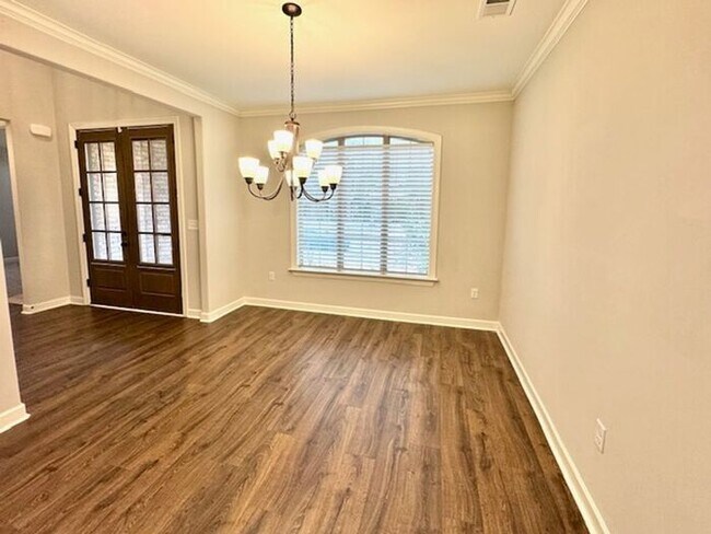 Foto del edificio - Available Now! Large 5BR 4 bath Executive Home in a great neighborhood!