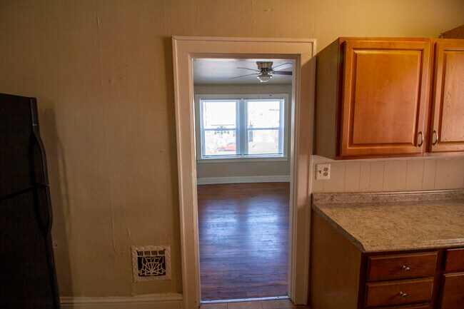 Building Photo - 5056 Chippewa St