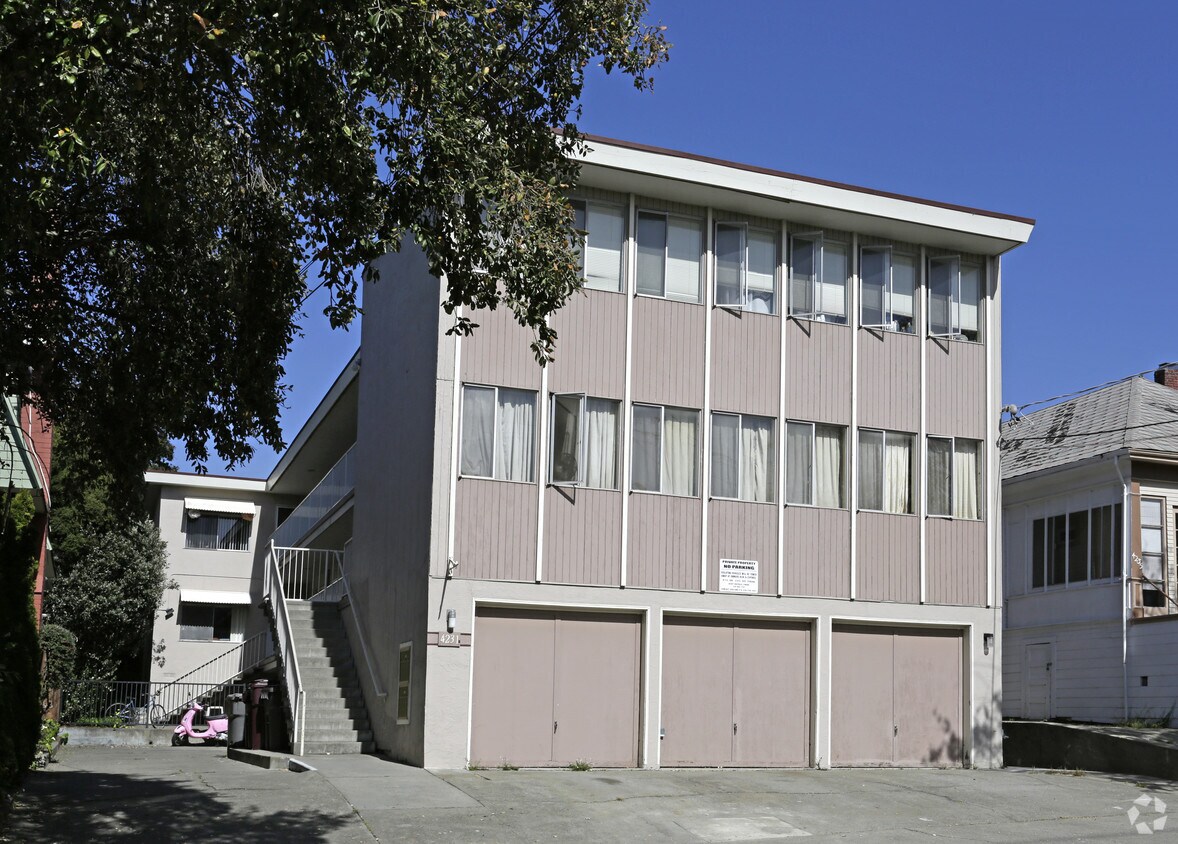 Primary Photo - 4231 Howe St