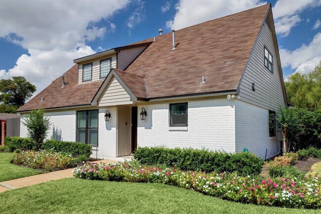 Building Photo - 4922 Poinciana Dr