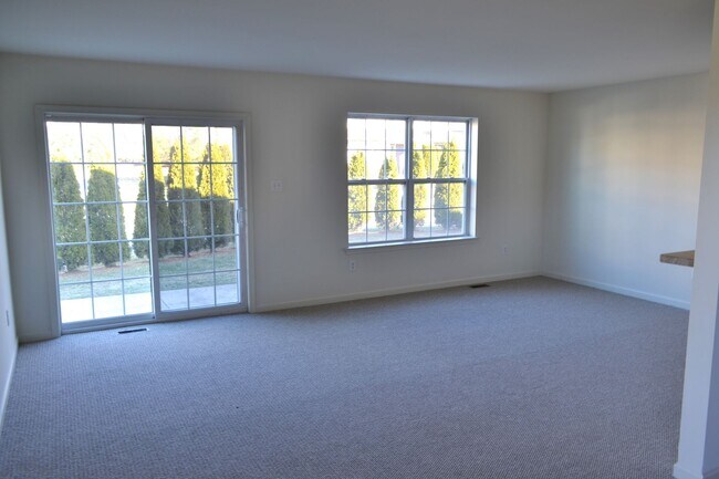 Foto del edificio - Spacious Townhome with 1-Car Garage & Pet-Friendly – Conrad Weiser Schools!