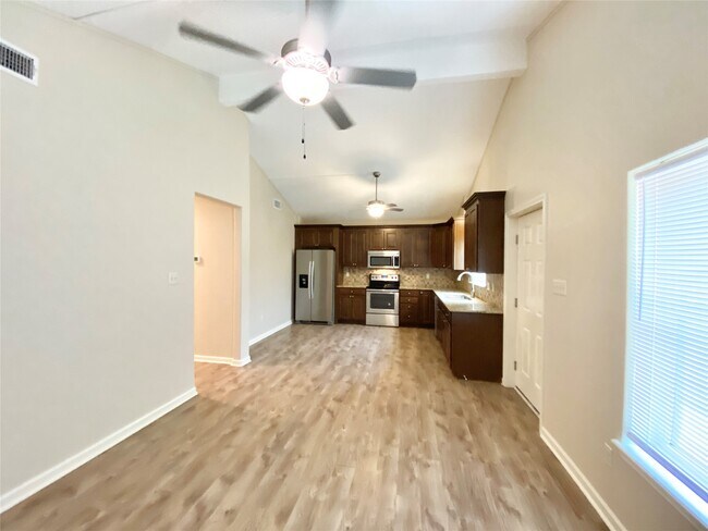 Foto del edificio - 140 Huisache St