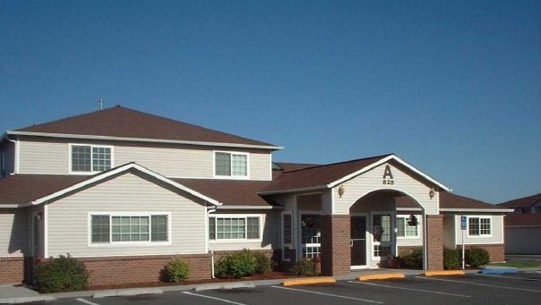 Building Photo - Cedarwest