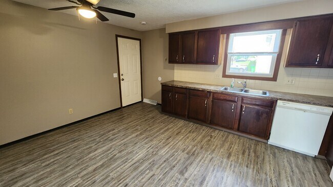 Foto del edificio - 615 Applegrove St NW