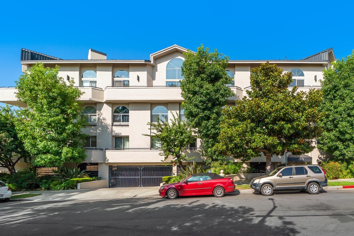 Primary Photo - 1351 N Curson Ave