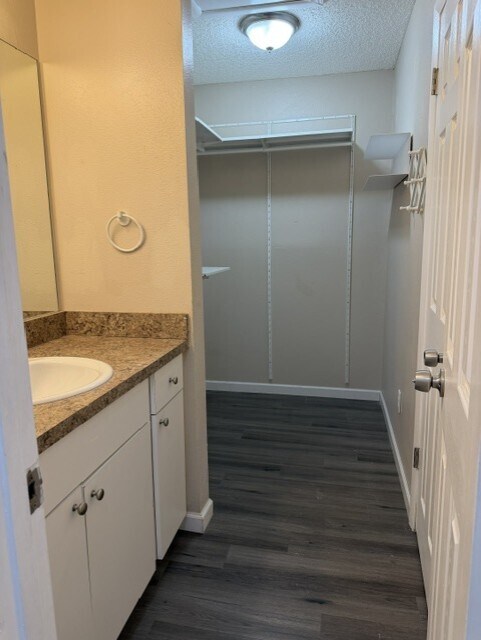 Foto del edificio - 3430 Sunrise Villas Ct N