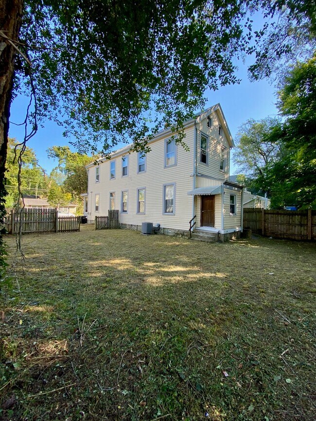 Foto del edificio - 559 E Epworth Ave