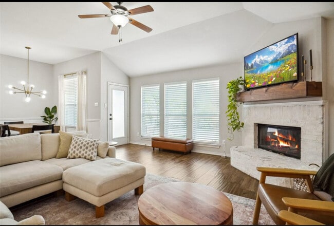 Building Photo - 5908 Creekway Dr