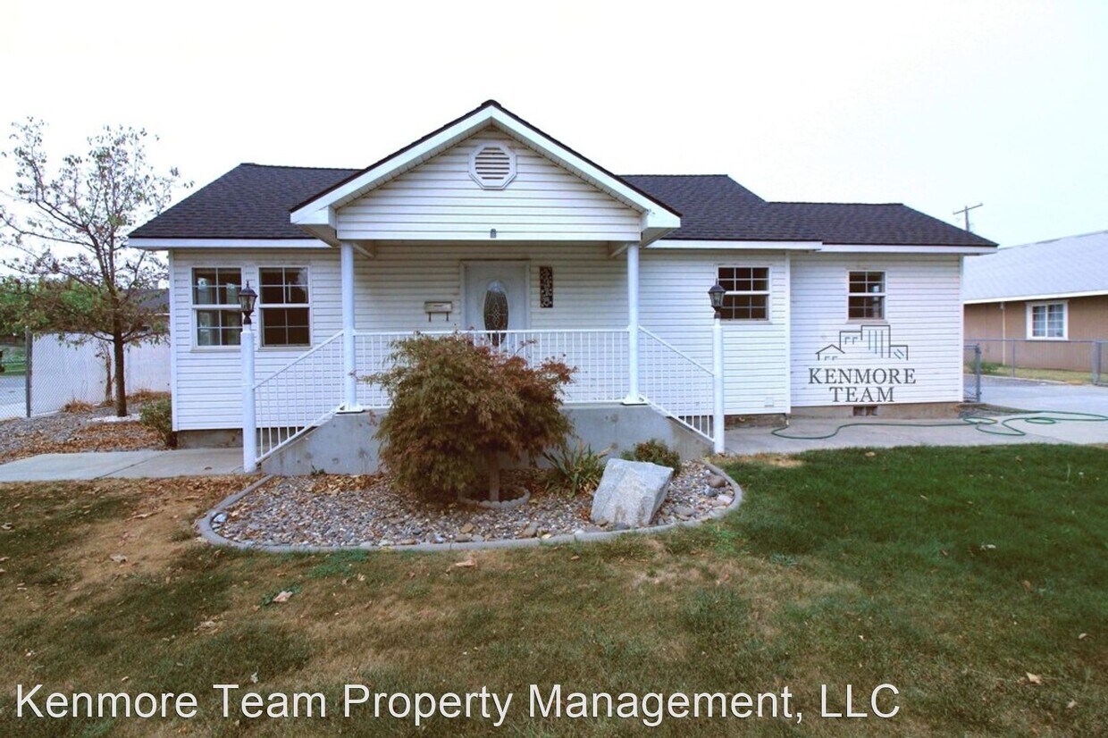 Primary Photo - 3 br, 2 bath House - 1315 W. Irving St.
