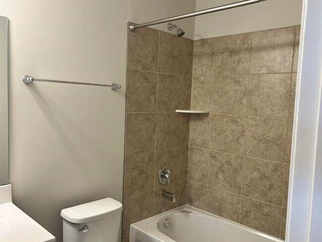 Building Photo - 424 Willowshire Ct