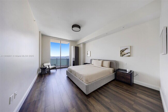 Foto del edificio - 7901 Hispanola Ave