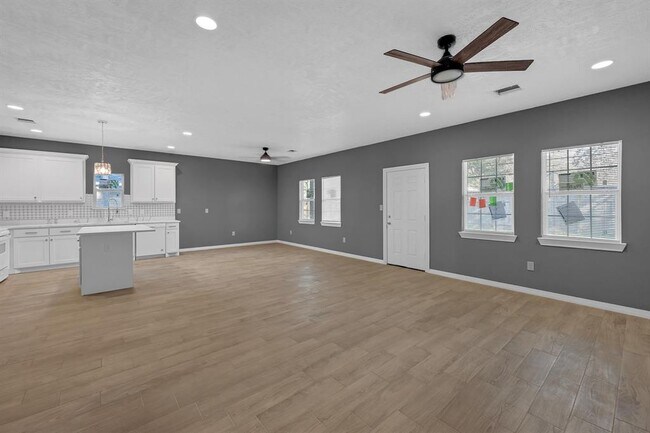Foto del edificio - 9331 Kentshire Dr