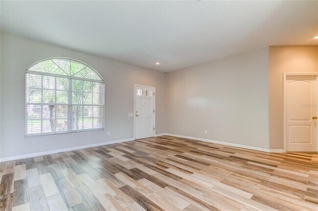 Building Photo - 9810 Bennington Dr