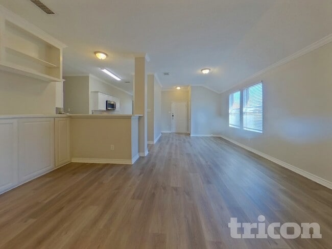 Building Photo - 143 Redbud Dr